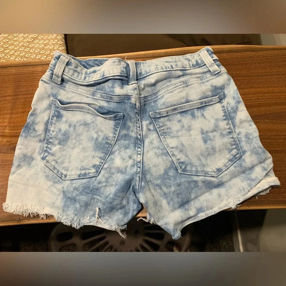 Universal Thread Women's jean shorts - Picture 3 of 3